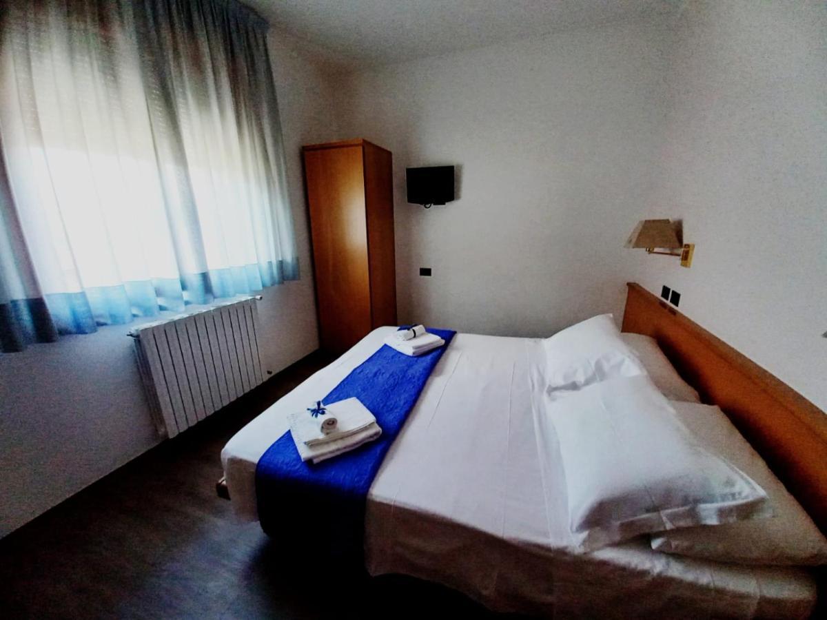 La Ruota Hotel Morbegno Buitenkant foto