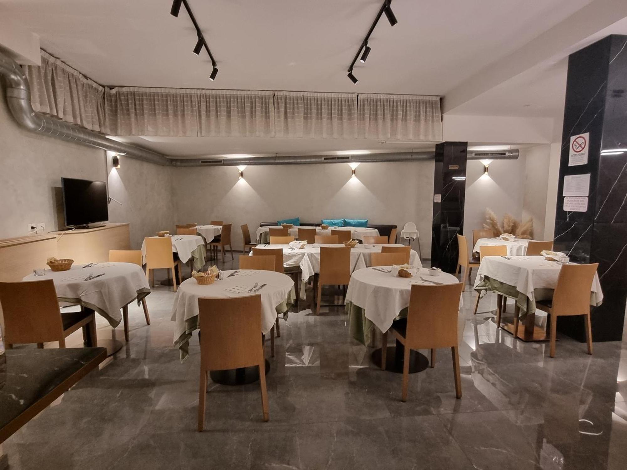 La Ruota Hotel Morbegno Buitenkant foto