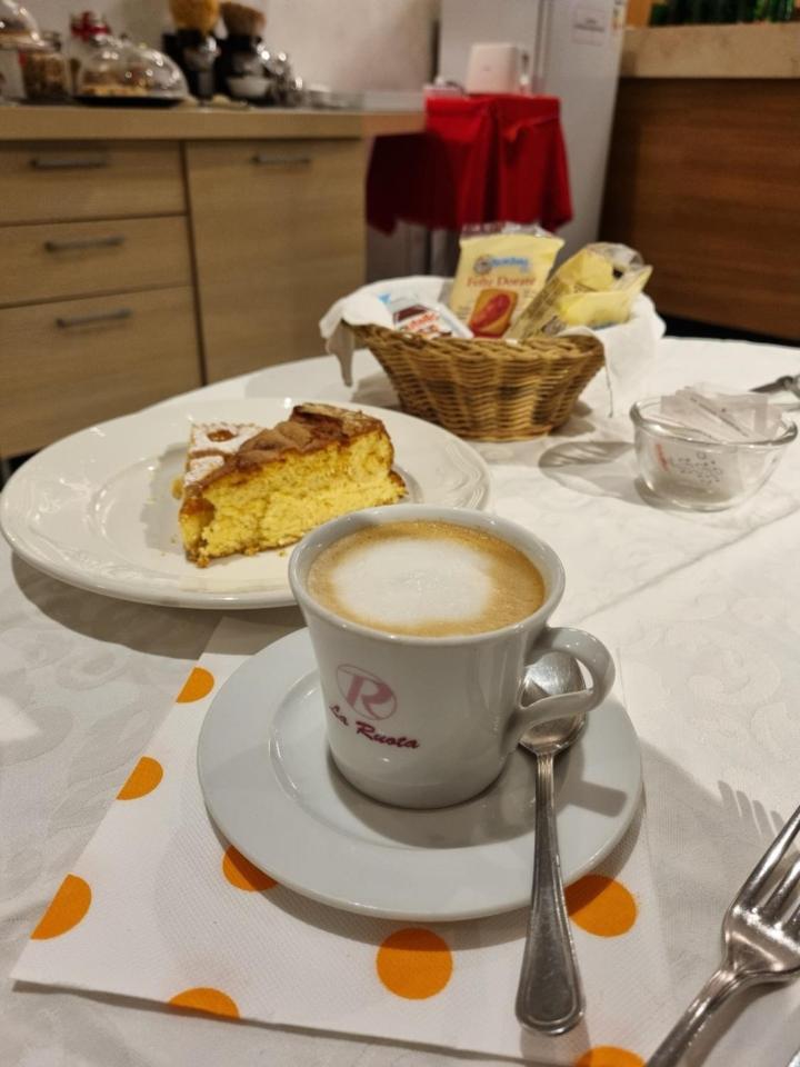 La Ruota Hotel Morbegno Buitenkant foto