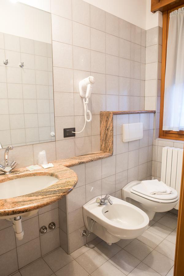 La Ruota Hotel Morbegno Buitenkant foto