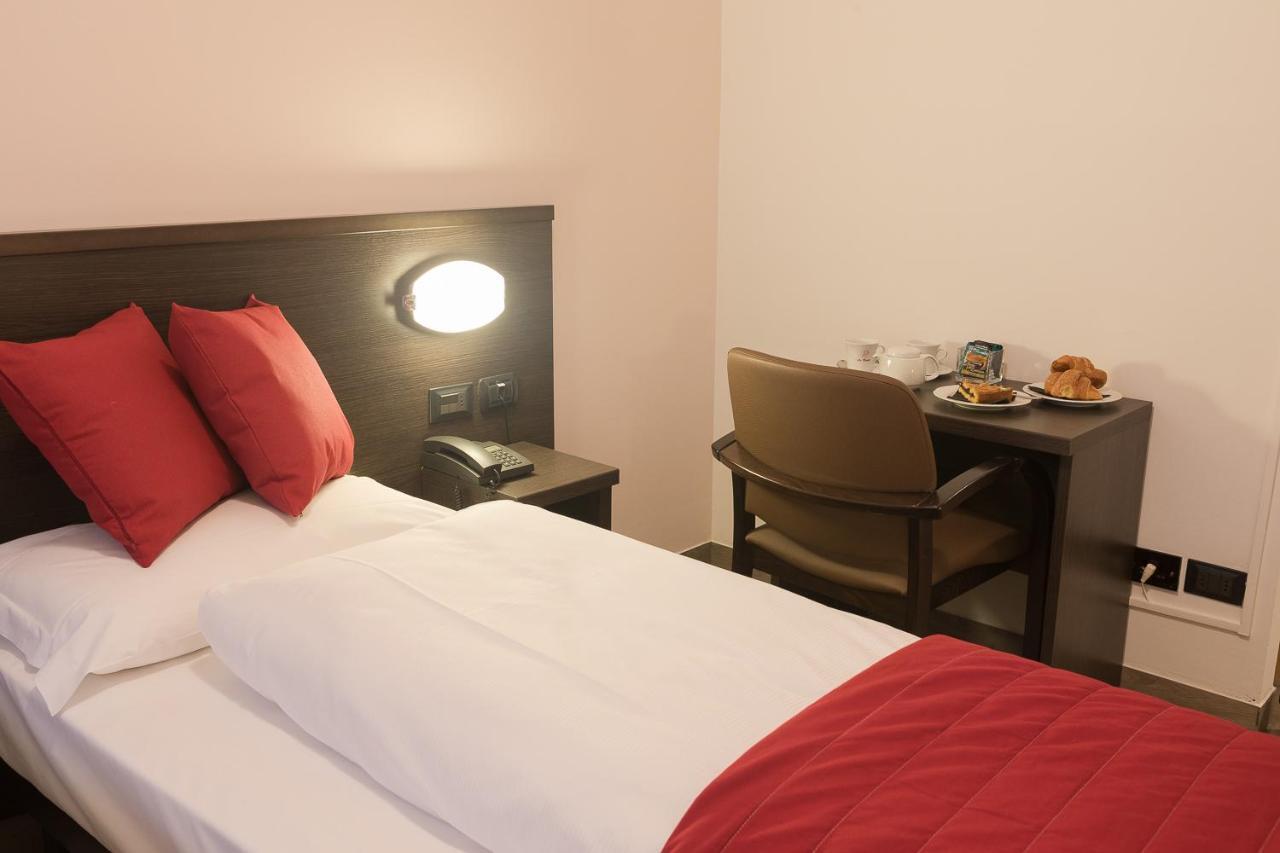 La Ruota Hotel Morbegno Buitenkant foto